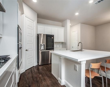 4944 Mckinney Hollow Drive - Photo Thumbnail 11