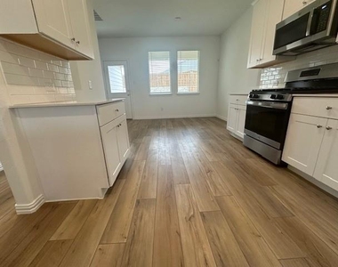 3205 Kiskadee Court - Photo Thumbnail 4