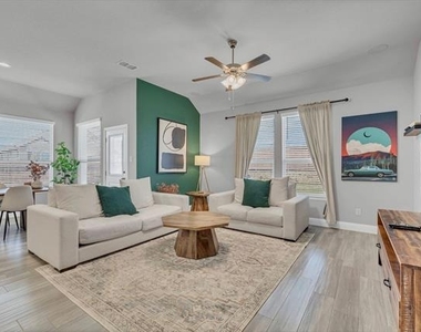 1000 Westwood Lane - Photo Thumbnail 16
