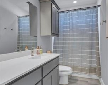 1000 Westwood Lane - Photo Thumbnail 7