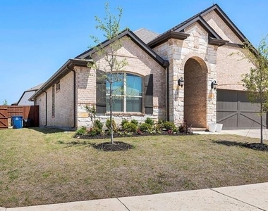 1000 Westwood Lane - Photo Thumbnail 1