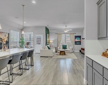 1000 Westwood Lane - Photo Thumbnail 10