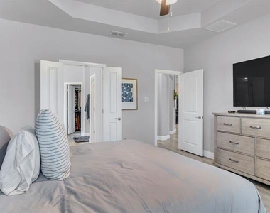 1000 Westwood Lane - Photo Thumbnail 21