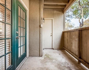 8601 Park Lane - Photo Thumbnail 11