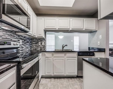 8601 Park Lane - Photo Thumbnail 7