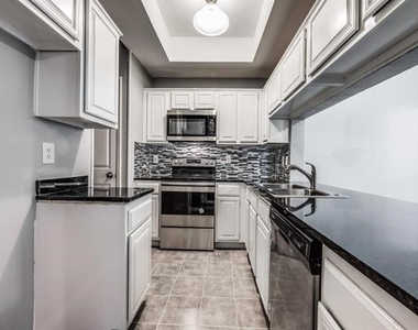 8601 Park Lane - Photo Thumbnail 6