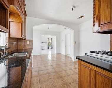 2634 Emmett Street - Photo Thumbnail 11