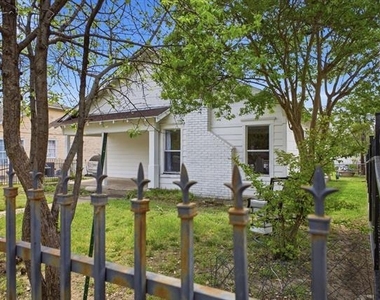 2634 Emmett Street - Photo Thumbnail 2