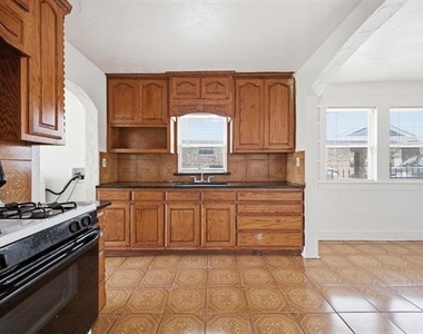 2634 Emmett Street - Photo Thumbnail 10