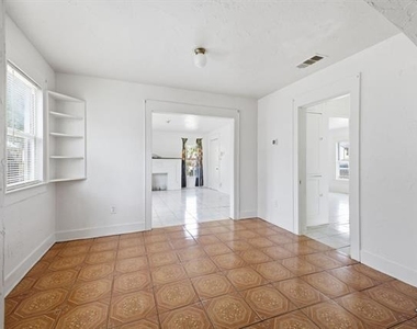 2634 Emmett Street - Photo Thumbnail 8