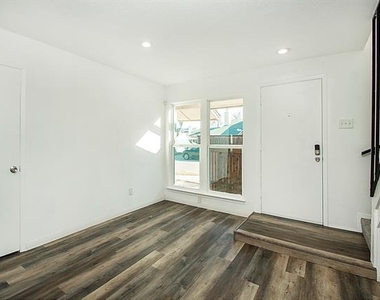 2611 Via Cordova - Photo Thumbnail 4
