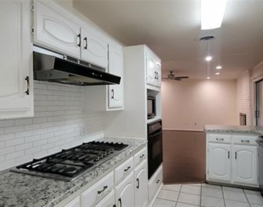 5624 Woodway Drive - Photo Thumbnail 6