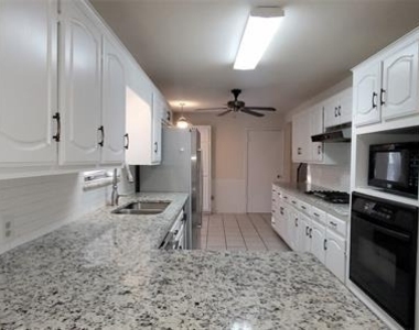 5624 Woodway Drive - Photo Thumbnail 7