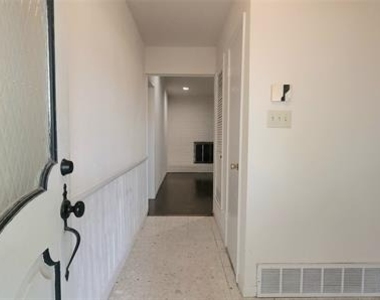 5624 Woodway Drive - Photo Thumbnail 3