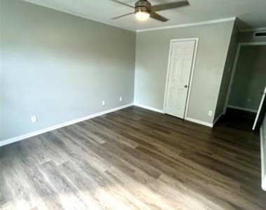409 S Holiday Drive - Photo Thumbnail 10