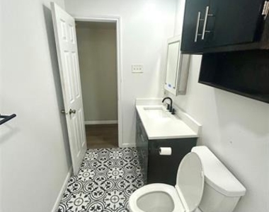 409 S Holiday Drive - Photo Thumbnail 11