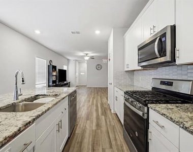 224 Monarch Way - Photo Thumbnail 9