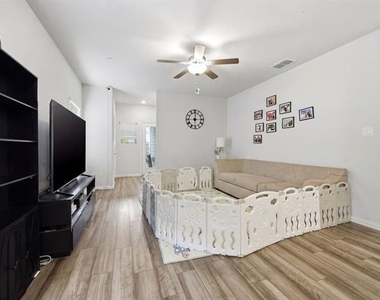 224 Monarch Way - Photo Thumbnail 14