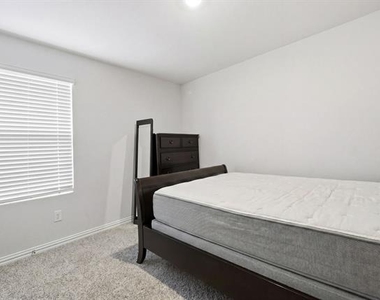 224 Monarch Way - Photo Thumbnail 27