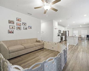 224 Monarch Way - Photo Thumbnail 12