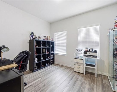 224 Monarch Way - Photo Thumbnail 5