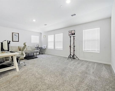 224 Monarch Way - Photo Thumbnail 20