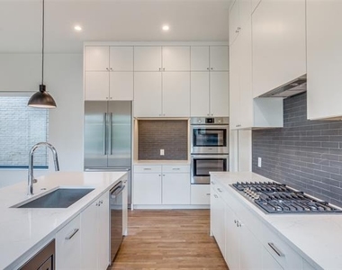 3526 Cragmont Avenue - Photo Thumbnail 13