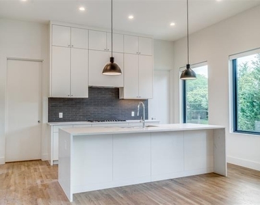 3526 Cragmont Avenue - Photo Thumbnail 12