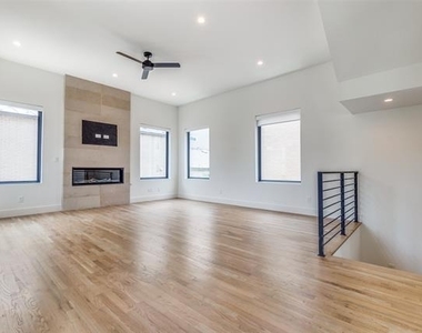 3526 Cragmont Avenue - Photo Thumbnail 6