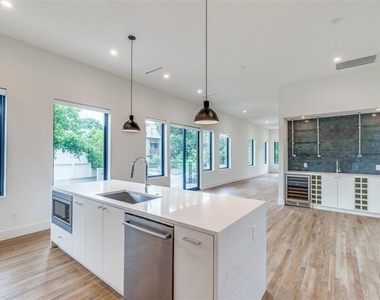 3526 Cragmont Avenue - Photo Thumbnail 15