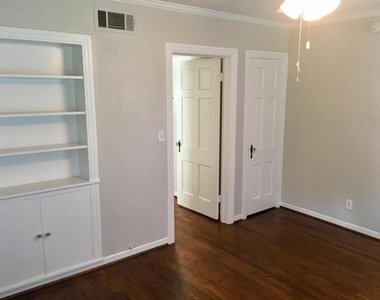 2565 Rogers Avenue - Photo Thumbnail 8