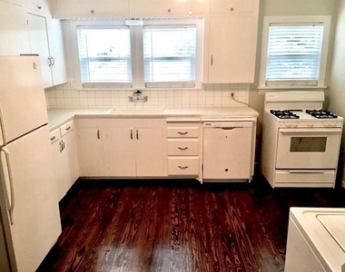 2565 Rogers Avenue - Photo Thumbnail 5