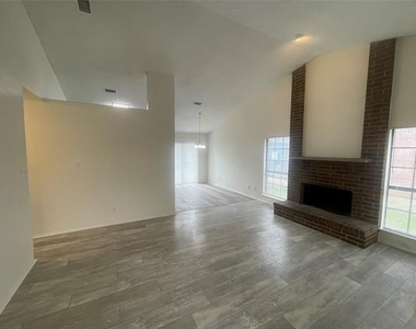 9415 Rutherglen Drive - Photo Thumbnail 2
