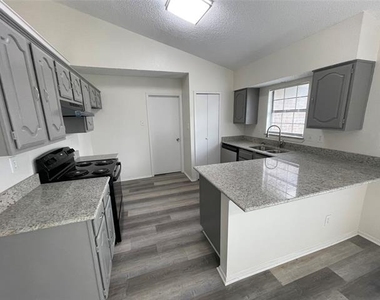 9415 Rutherglen Drive - Photo Thumbnail 6