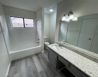 9415 Rutherglen Drive - Photo Thumbnail 13