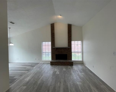 9415 Rutherglen Drive - Photo Thumbnail 3