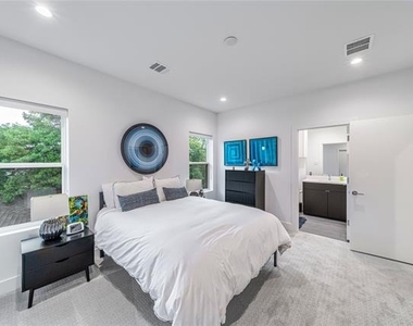 9753 Mixon Drive - Photo Thumbnail 21
