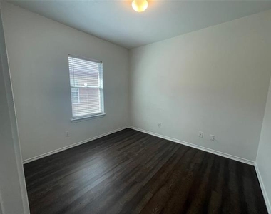 1232 Redman Avenue - Photo Thumbnail 7