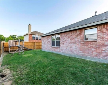 365 Basswood Lane - Photo Thumbnail 3