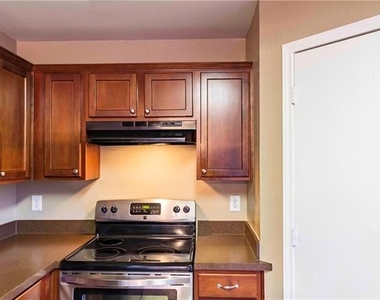 365 Basswood Lane - Photo Thumbnail 7