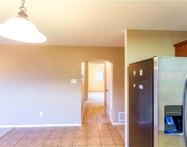 365 Basswood Lane - Photo Thumbnail 11