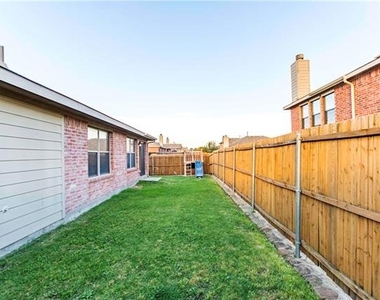 365 Basswood Lane - Photo Thumbnail 4