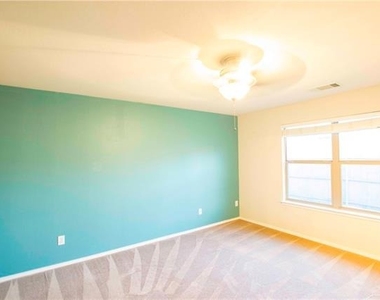 365 Basswood Lane - Photo Thumbnail 17