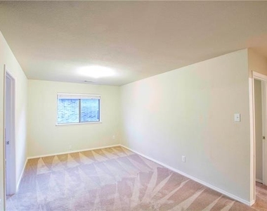 365 Basswood Lane - Photo Thumbnail 14
