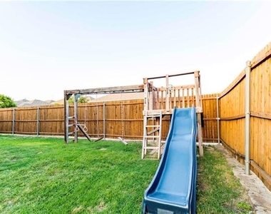 365 Basswood Lane - Photo Thumbnail 5