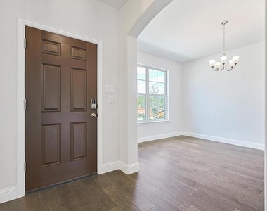 1752 Blakely Place - Photo Thumbnail 4