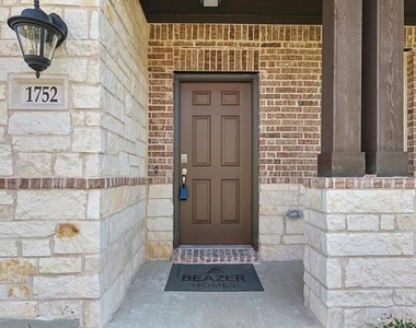 1752 Blakely Place - Photo Thumbnail 3