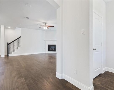 1752 Blakely Place - Photo Thumbnail 5