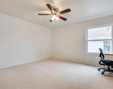9720 Kingsmill Drive - Photo Thumbnail 4