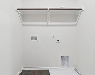 2041 Juniper Pass Way - Photo Thumbnail 14